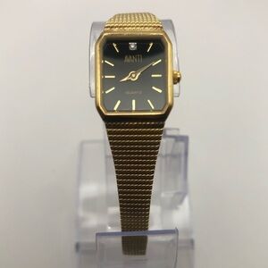 Avanti Women’s Watch Gold Band with Black Face Needs Battery Beautiful